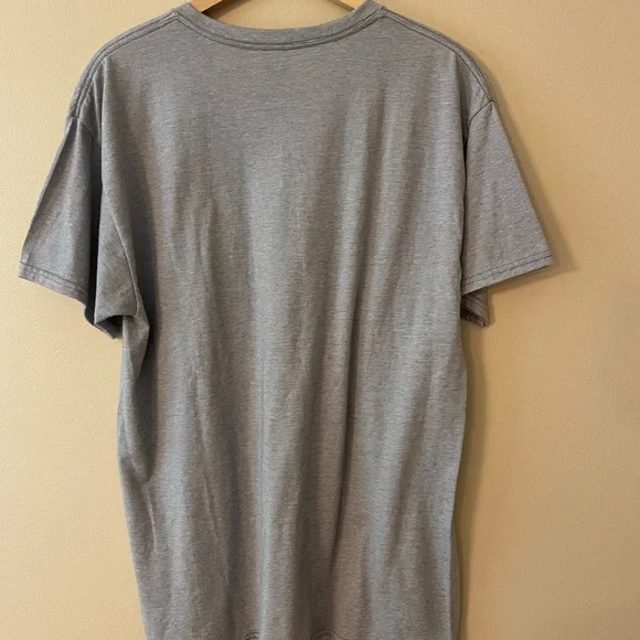Mens Gray V-Neck T-Shirt Size Medium New With Tags - Picture 6 of 7